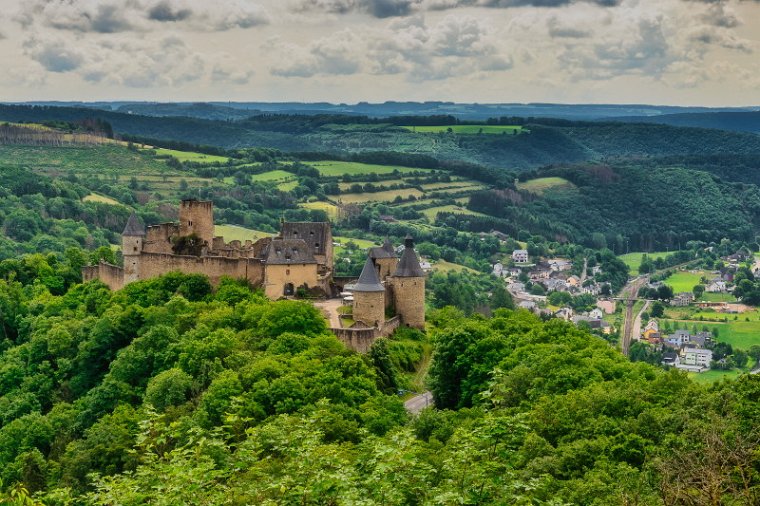 22 Kasteel Bourscheid.jpg